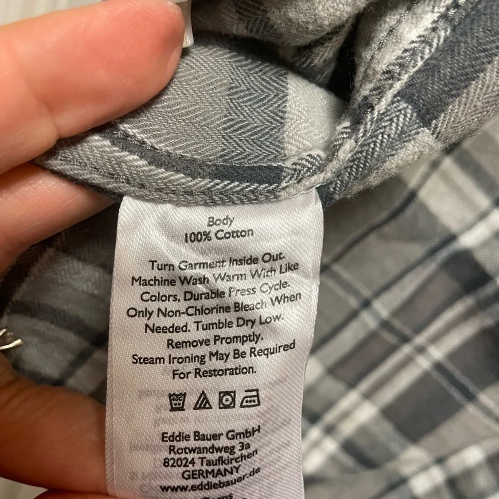 Eddie Bauer Men’s XL Black & Gray Plaid Flannel Shirt Outdoorsy Camping Fishing - Picture 8 of 8